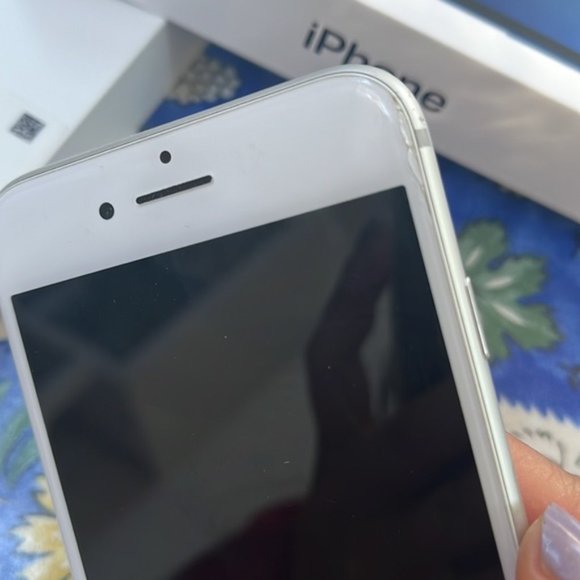 32GB iPhone 7 - Picture 4 of 6